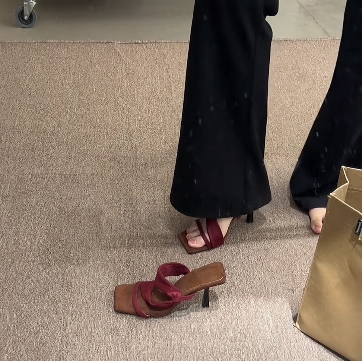 Retro spicy girl style~French square toe high-heeled slippers for women to wear in summer, Korean version wrapped strap open toe slim heel sandals