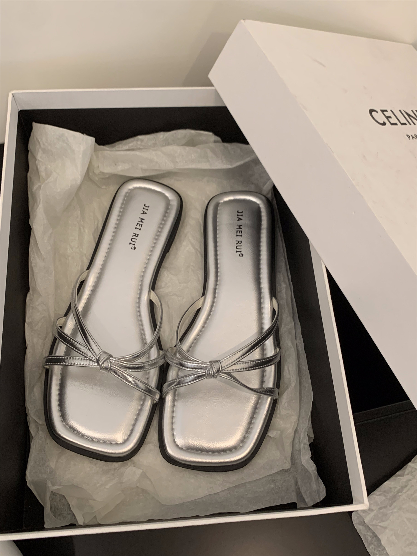 Flat bottomed silver sandals, French style sandals, fairy shoes, 2024 new summer fashion outdoor beach sandals