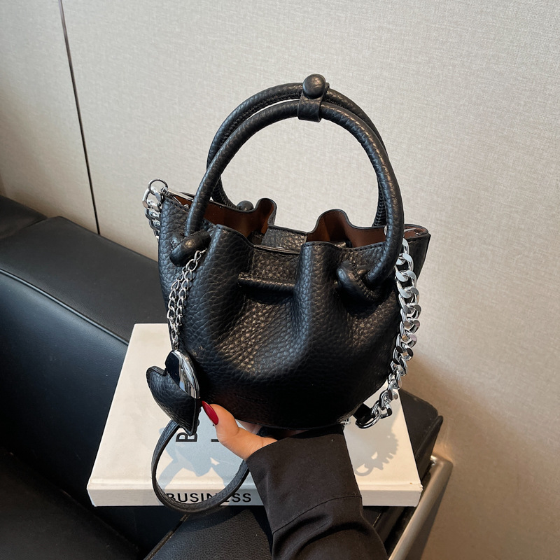 2025 New Ins Shoulder Slant Cross Bag, Middle Bag, Chain Bar Handheld Women's Bag, Cross border Water Bucket Bag, Fashion Trendy Bag