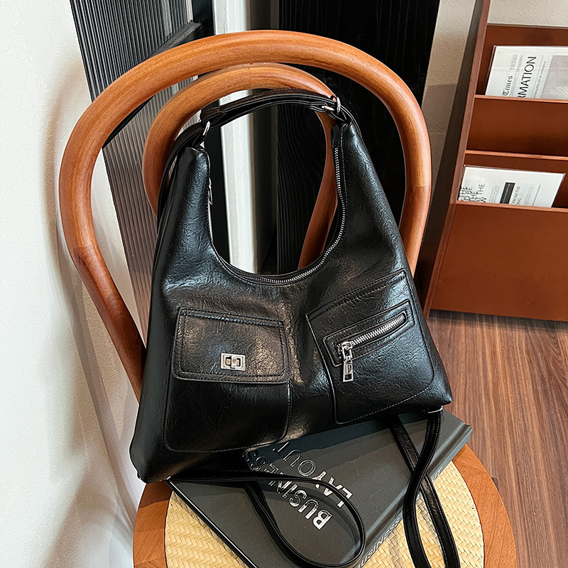 This year's popular bags are women's high-capacity 2024 new spring/summer versatile high-end texture shoulder bags, commuting tote bags