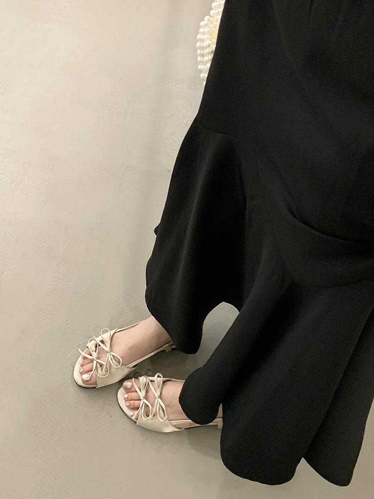 Exquisite flat sandals for women's summer wear, 2025 new fairy bow style, high-end and fashionable Roman women's shoes