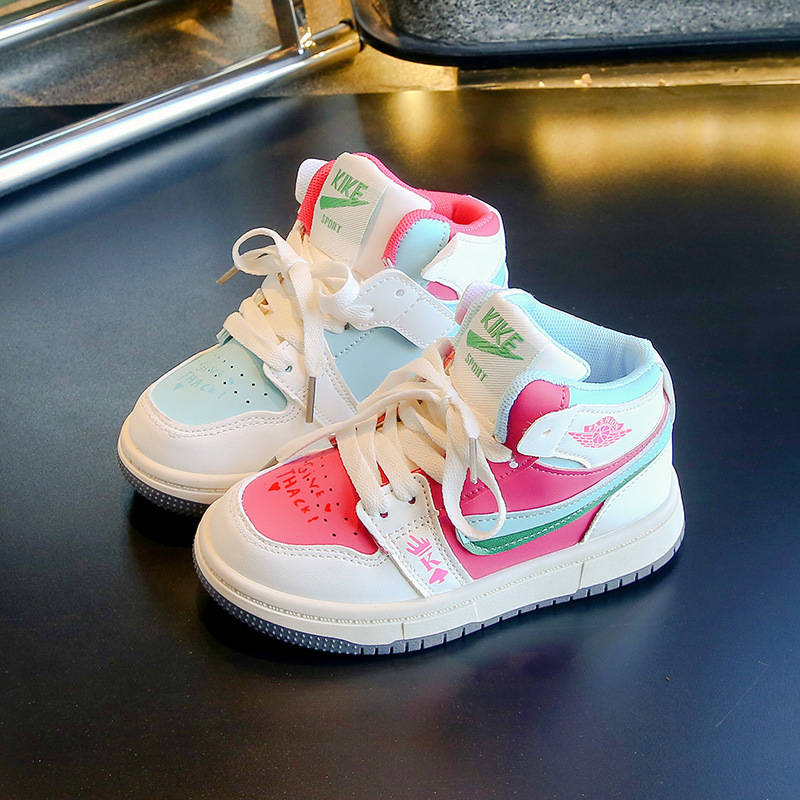 Girls' board shoes 2024 autumn new item, light and soft soled sports shoes for middle-aged and young girls, fashionable board shoes for elementary school students