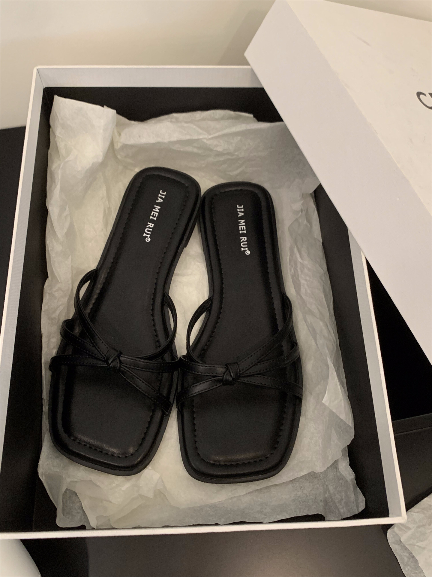 Flat bottomed silver sandals, French style sandals, fairy shoes, 2024 new summer fashion outdoor beach sandals