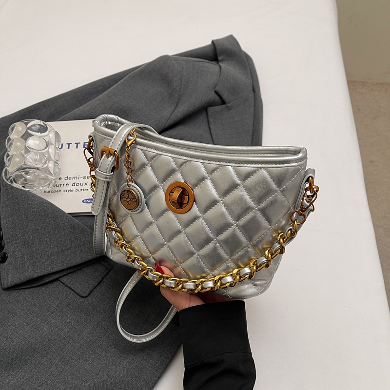Lingge Chain Underarm Bag for Women 2025 Foreign Trade New High Beauty Cross border Shoulder Bag Crossbody Bucket Bag