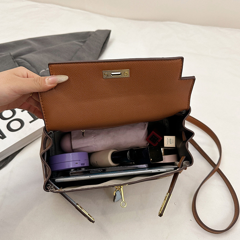 New Pocket Color blocked Beggar Fashion Handheld Kelly Bag for Foreign Trade Cross border Trendy Match 2025 Single Shoulder Diagonal Span Small Square Bag