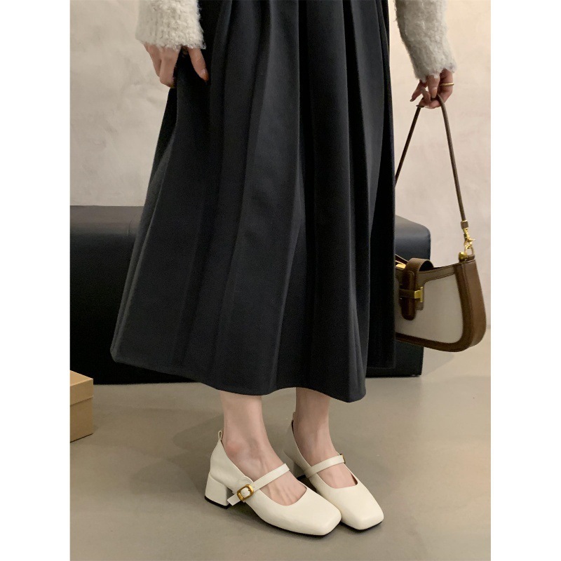 French retro square toe shallow mouth single shoe for women, with spring and autumn style evening style temperament, fairy thick heel, Mary Jane small leather shoes