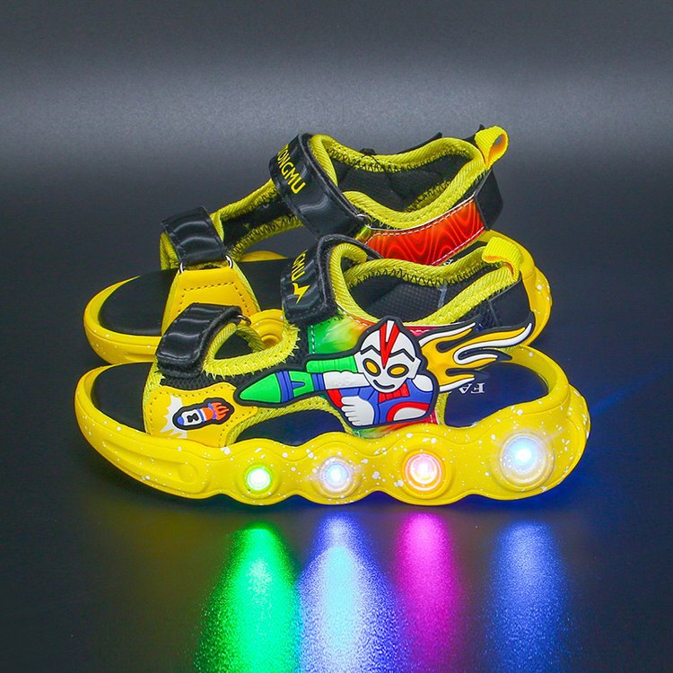 Light up children's sandals, boys' shoes, 2024 summer new versatile soft sole, boys' beach shoes, boys' shoes