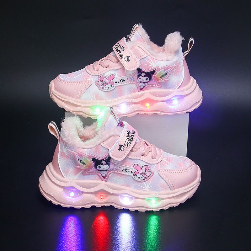Kuromi girls' sports shoes with lights, 2024 autumn new item, children's leather surface, middle and small children's non slip soft sole running shoes
