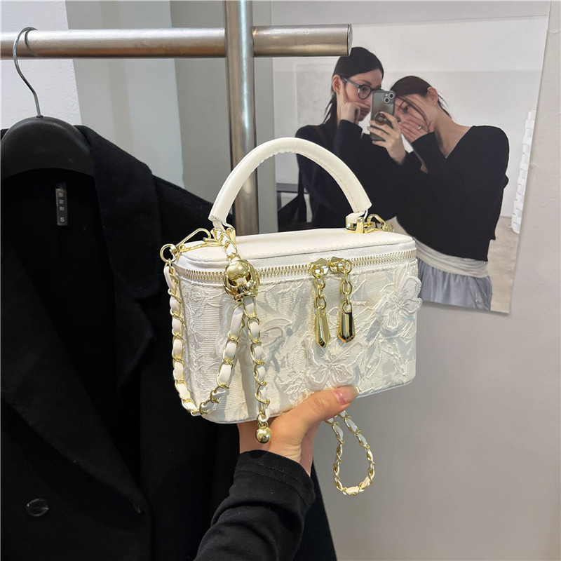 New 2025 baguette saddle bag European and American retro fashion high-end women's bag foreign trade cross-border small square bag box bag