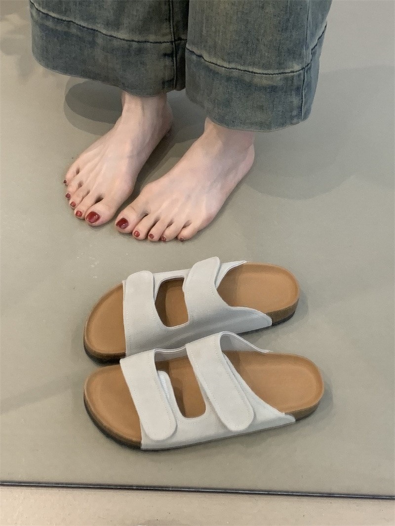 Boken slippers for women's outdoor wear in summer 2025, new styles for Sen women, retro, ugly, cute, Velcro, one word casual cool slippers