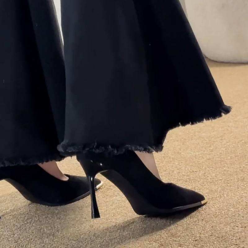 Black high-heeled shoes with a female design sense, metal pointed thin heels, versatile for professional commuting, and non tiring single shoes