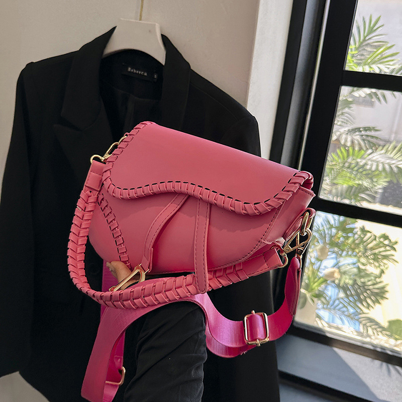 2023 New Handbag Women's Single Shoulder Handmade Saddle Bag Underarm Cross Shoulder Factory Goods Wholesale Large Capacity Cross border Trendy Pair