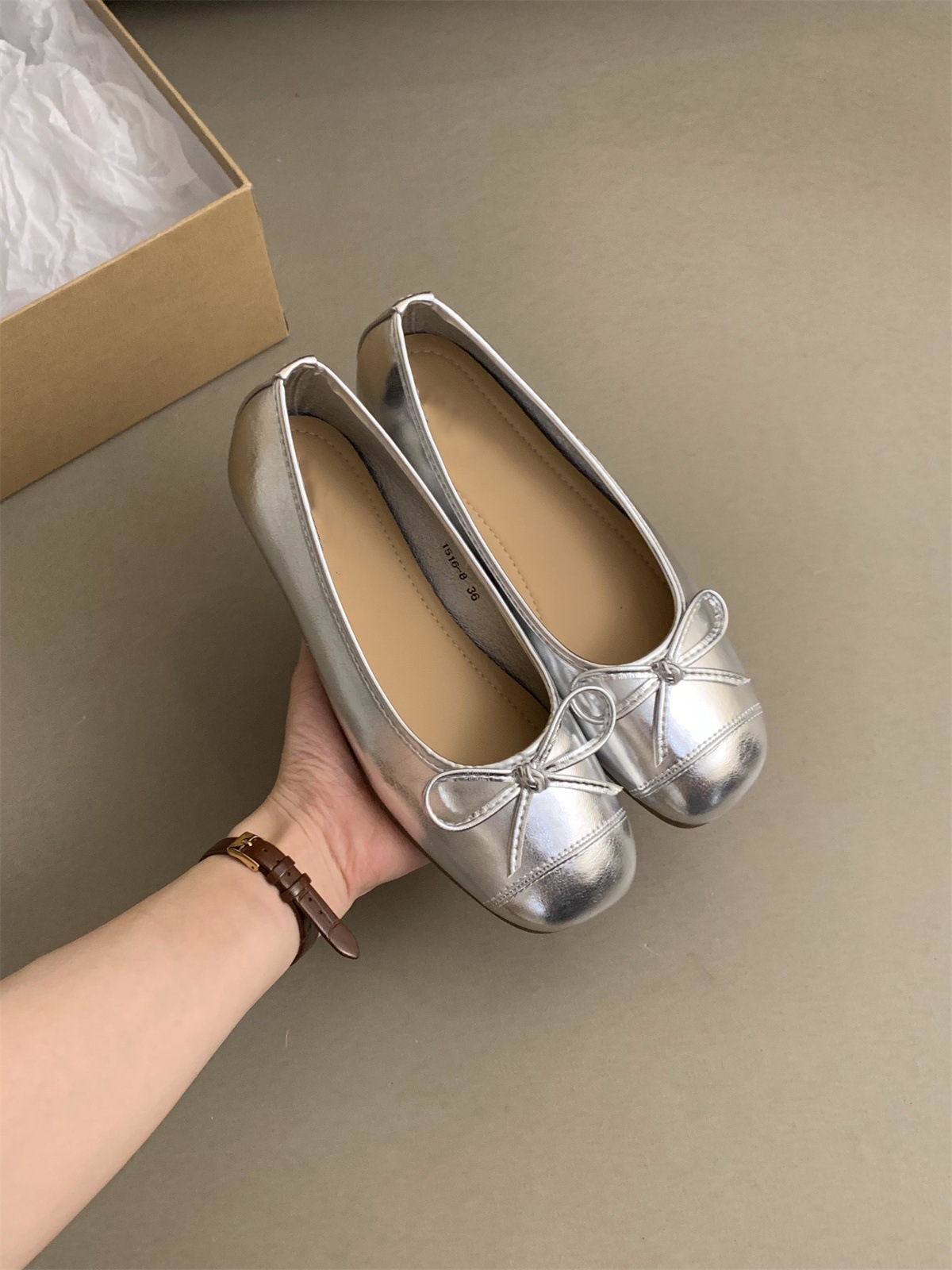 Silver light mouth single shoe women's spring and autumn French retro bean shoes women's flat bottom red grandma shoes gentle fairy ladle shoes