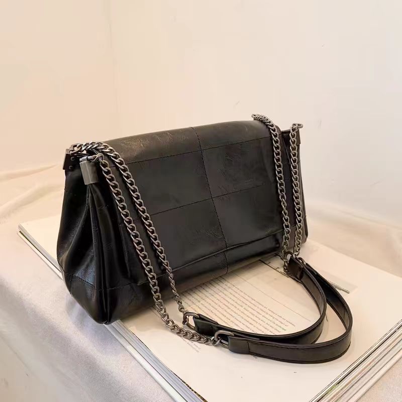 Z Home Women's Bag Fashion Versatile Large Capacity Commuter Chain Bag Stray Black Rock Style Flip Bag Trendy Single Shoulder