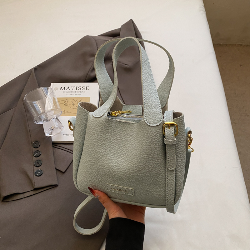 Korean version commuting handbag for women in spring 2025, new niche and simple bucket bag, fashionable and versatile single shoulder crossbody bag