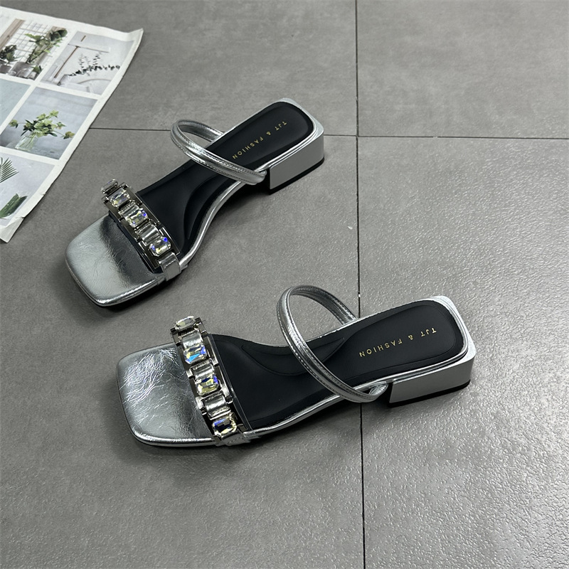 Women's shoes 2024 summer new versatile square toe open toe rhinestone mid heel internet famous cool slippers, half drag, one line drag