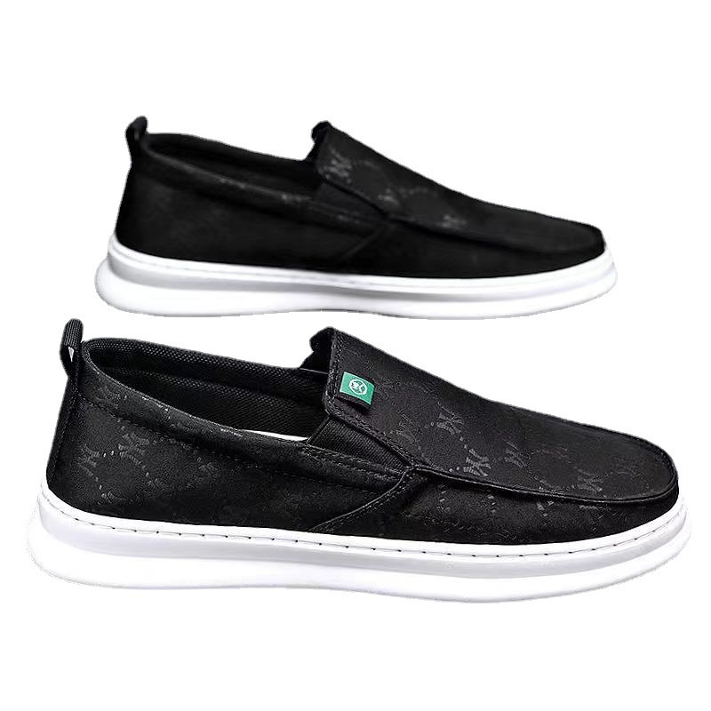 Cross border men's shoes 2022 new men's cloth shoes breathable board shoes, foot pedaling thin bean shoes men's casual canvas shoes