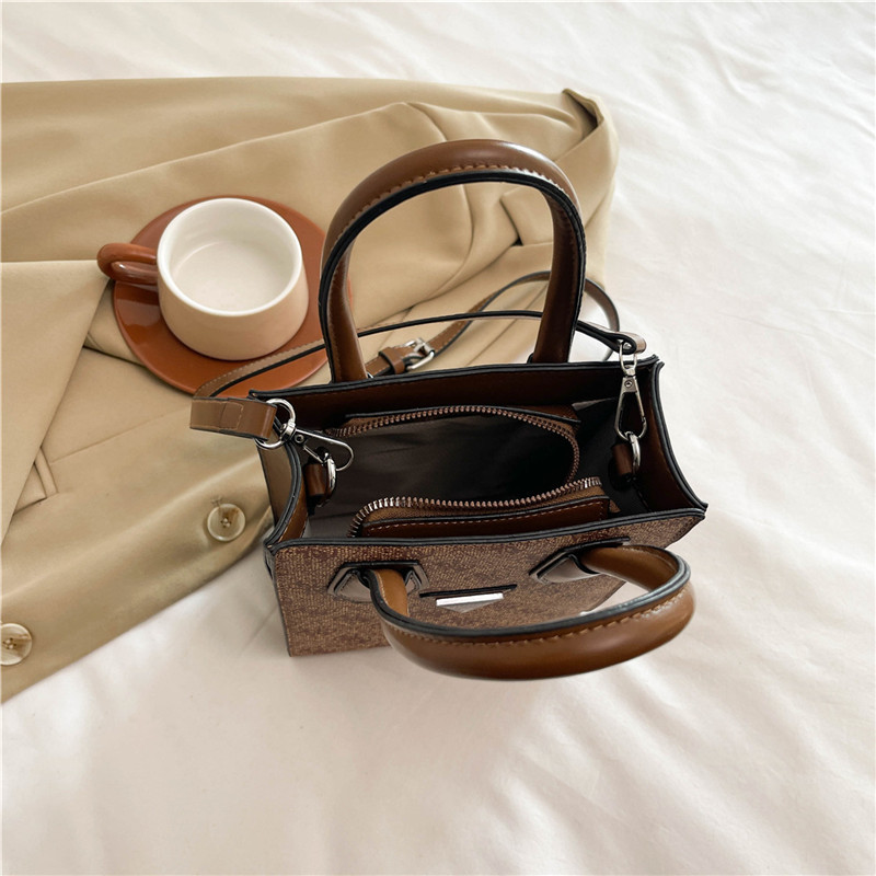 Niche Design 2025 Vertical Handbag Cross border Commuting Bags Single Shoulder Crossbody Large Capacity Women's Bag Foreign Trade