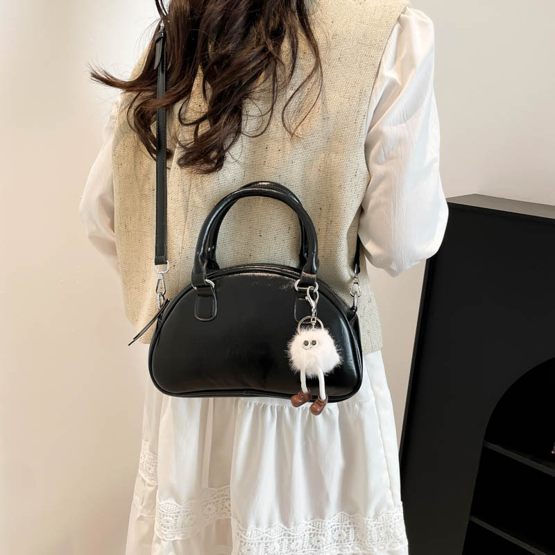 Advanced texture retro bag for women 2025 new versatile crossbody bag, fashionable hand-held bowling bag, cross-border foreign trade