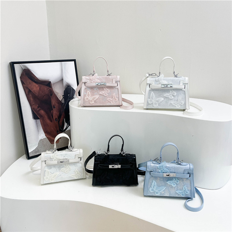 Advanced texture bag for women in spring 2025, new trendy and versatile hand-held small square bag, niche single shoulder crossbody bag