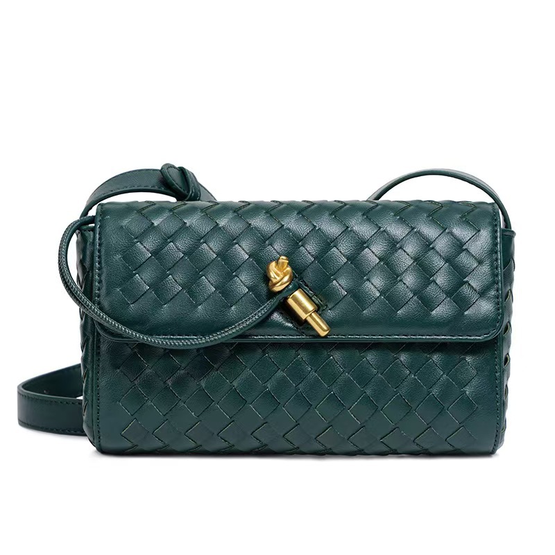Cross border new niche woven women's bag, one shoulder hand-held bag, fashionable and simple diagonal cross bag, trendy retro small square bag for women