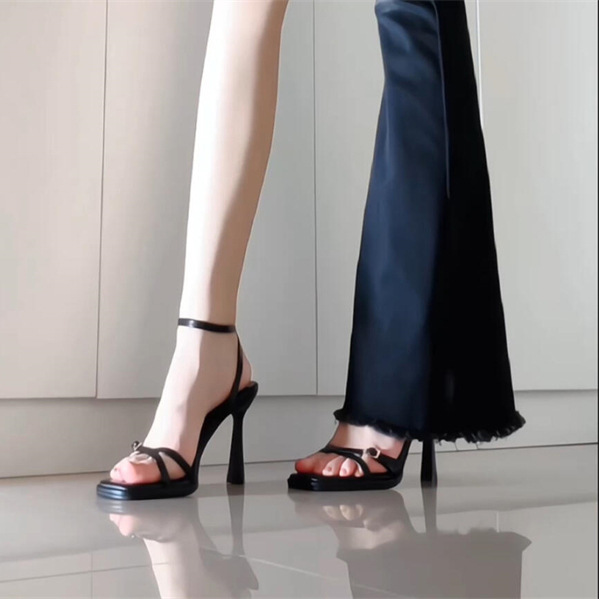 Ken bean sensation! 2025 New Summer Black Square Headed Straightened High Heel Sandals Versatile High Heel Shoes