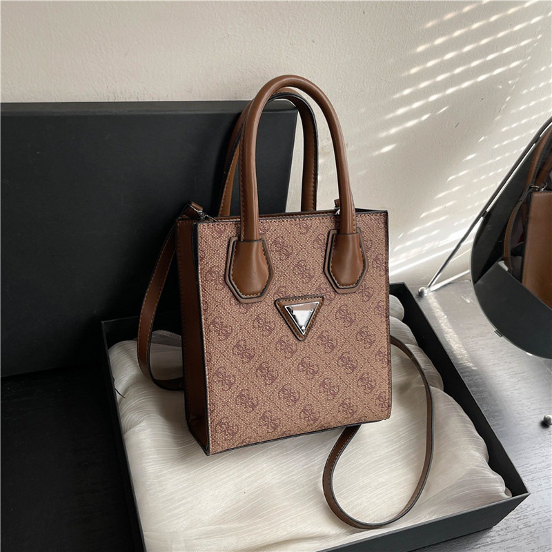 Niche Design 2025 Vertical Handbag Cross border Commuting Bags Single Shoulder Crossbody Large Capacity Women's Bag Foreign Trade