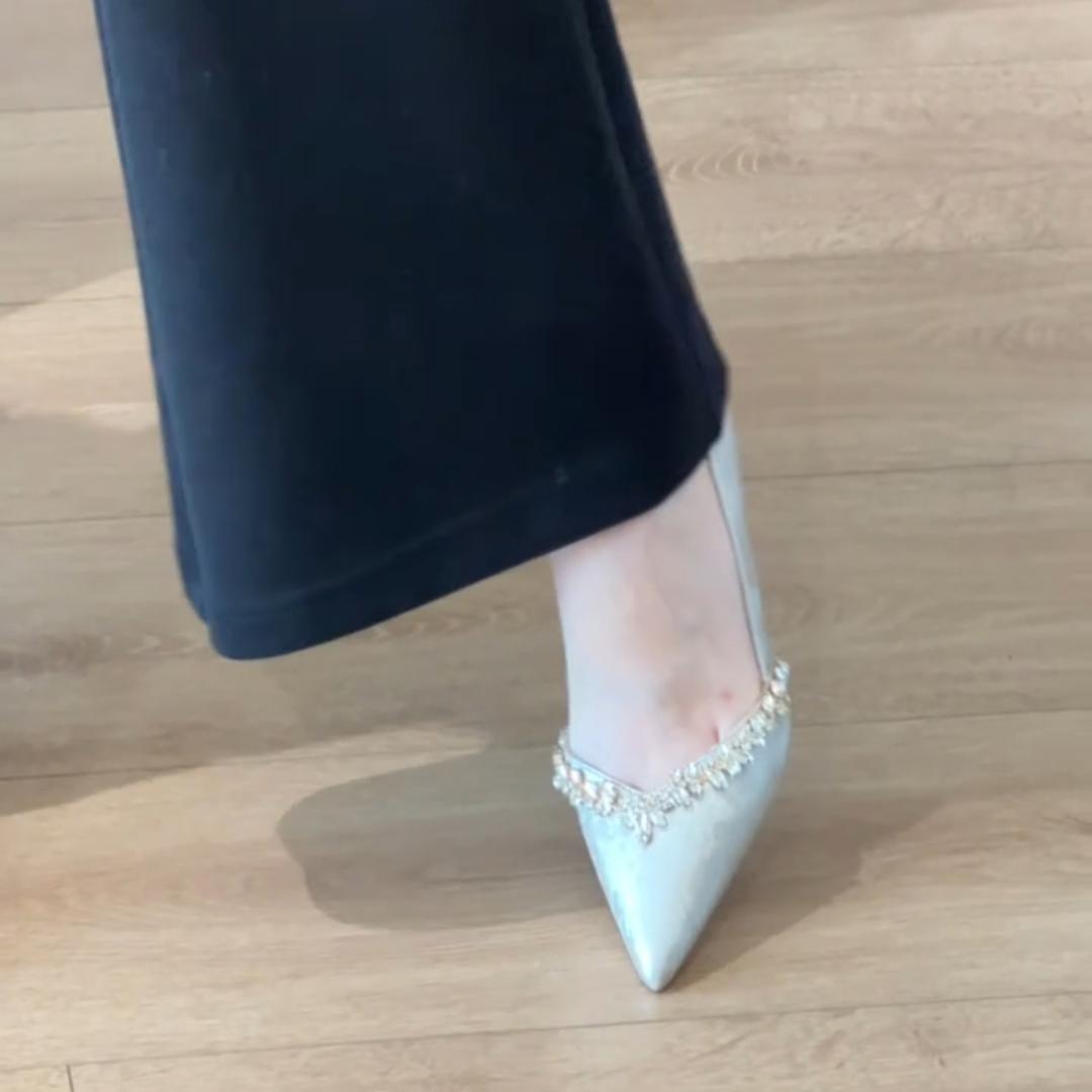 New stunning champagne colored high-heeled wedding shoes with two pairs of women's rhinestone pointed socialite style delicate follow-up shoes