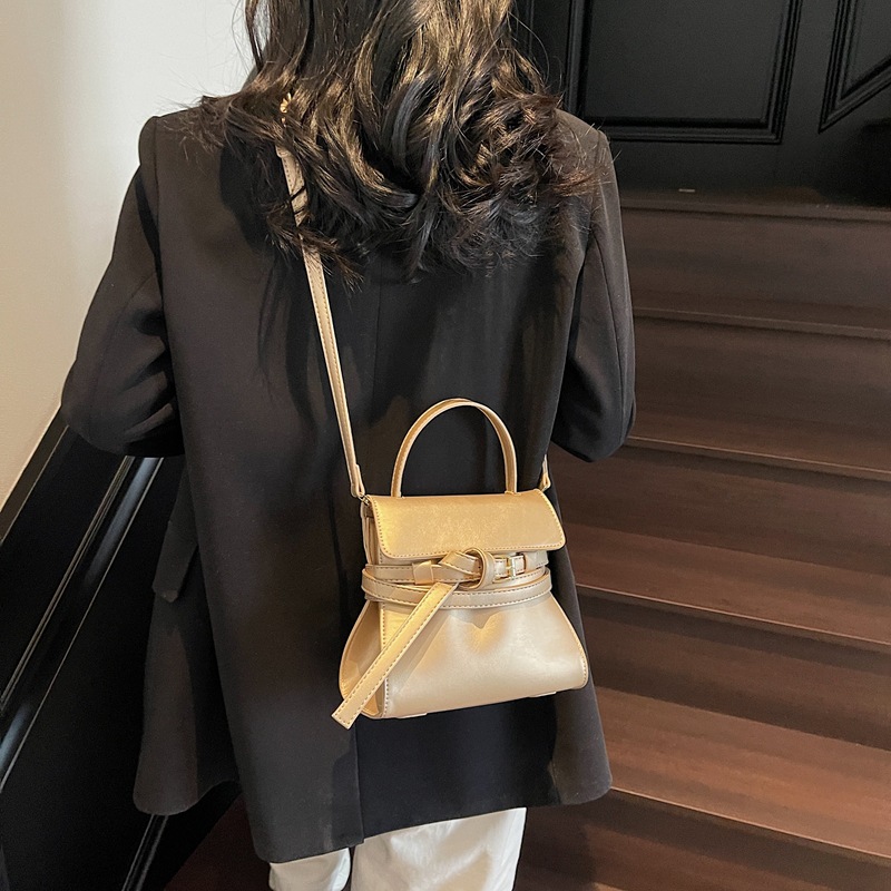 Belt decoration tote bag ins handbag 2025 niche fashion single shoulder crossbody women's bag foreign trade cross-border
