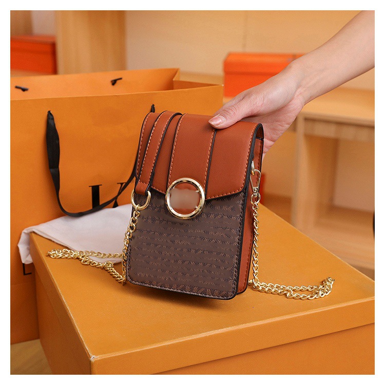 2025 New Bag Women's Single Shoulder Small Square Bag Crossbody Urban Color Contrast Vertical Factory Goods Wholesale Large Capacity Cross border Trendy Pair