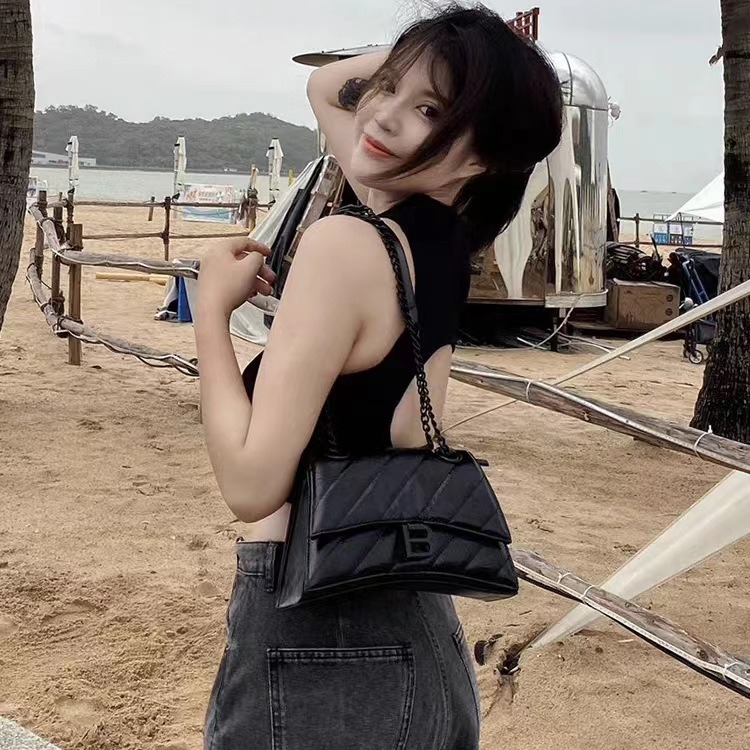 Hourglass bag, B home bag, women's 2025 new autumn hot item, high-end embroidery thread crossbody bag, chain armpit bag