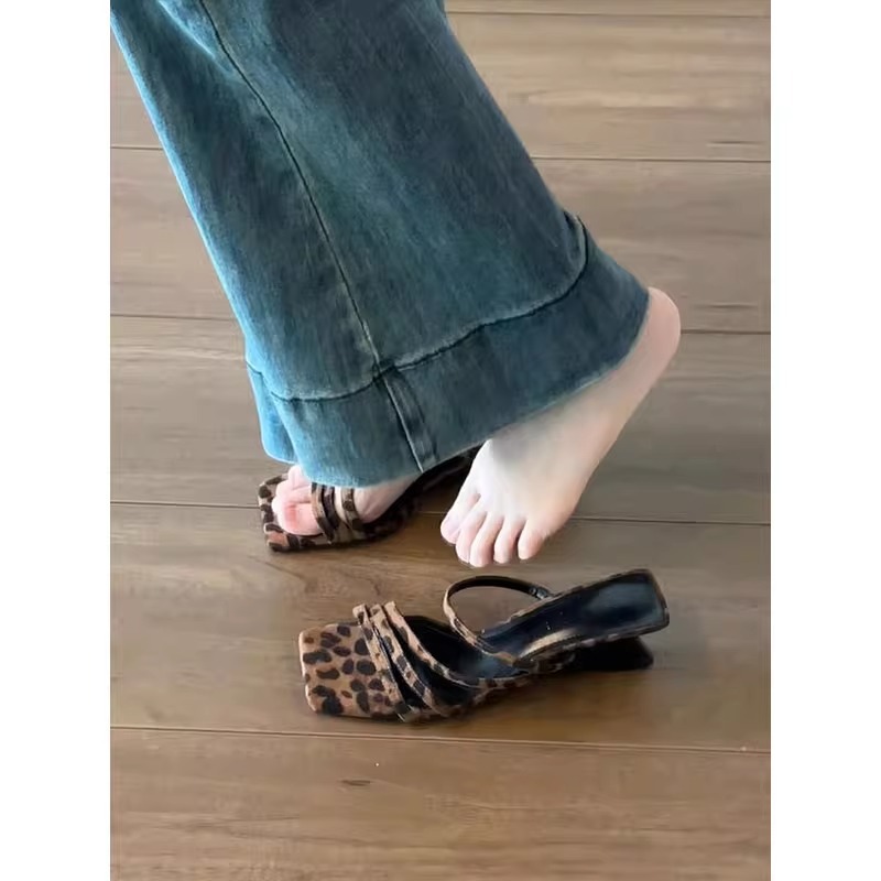 Slope heel leopard print French exquisite small cool slippers fairy shoes 2024 new summer wear high heels temperament sandals