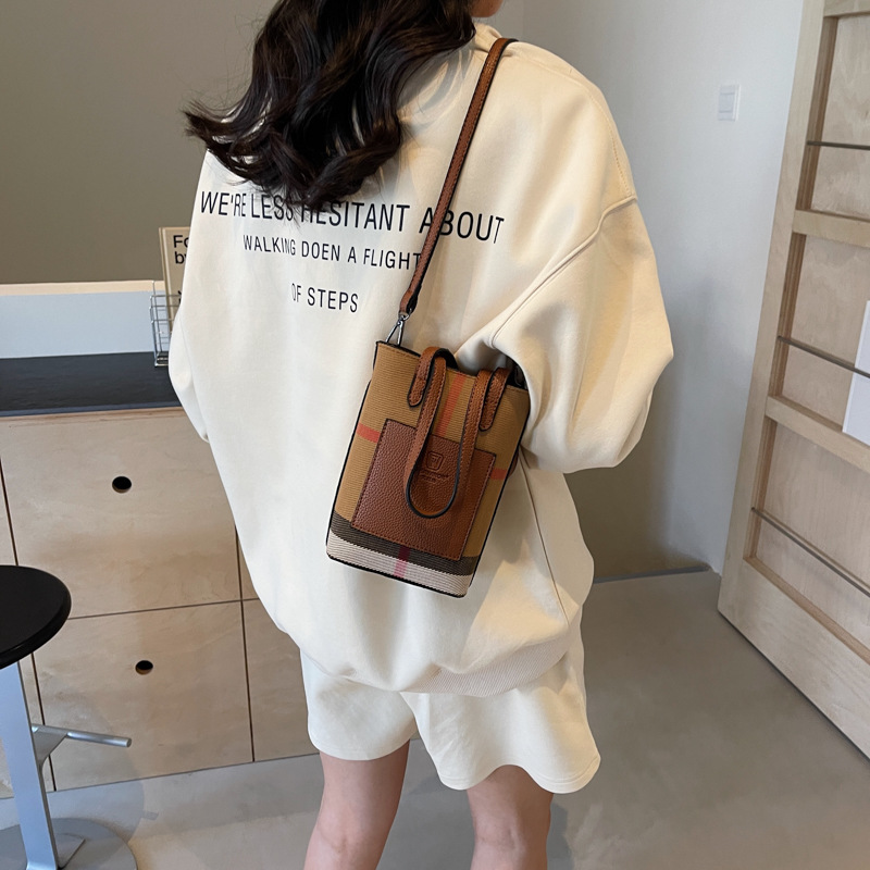 Mobile bag, women's crossbody bag, 2025 new style, stylish, niche, high-end, versatile small bag, trendy grid, foreign trade, cross-border