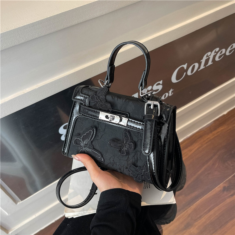 Advanced texture bag for women in spring 2025, new trendy and versatile hand-held small square bag, niche single shoulder crossbody bag