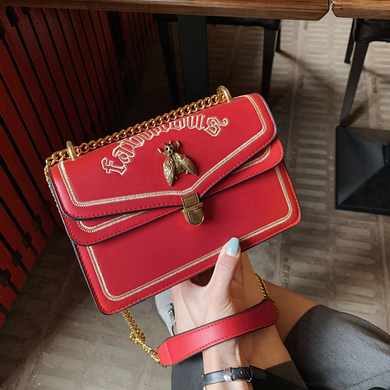 2024 New Fashion Single Shoulder Bee Small Square Bag Chain Strap Cross Shoulder Factory Goods Wholesale Large Capacity Cross border Bag Women's Trendy Pair