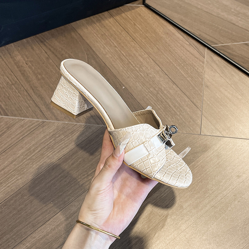 Small gold button crocodile pattern Korean version one line high heels slippers for women in summer, soft soled beach sandals, mid heeled sandals for outdoor wear