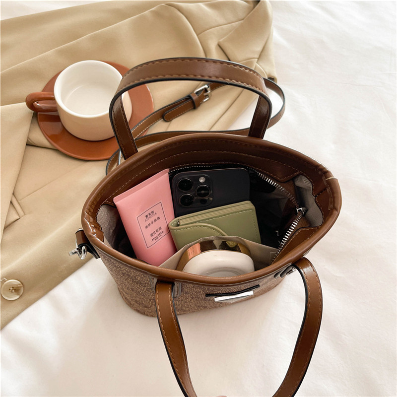 2025 New Bucket Women's Bag Handheld Hot Selling Fashionable Versatile Shoulder Bag Niche Foreign Trade Cross border Crossbody Bag