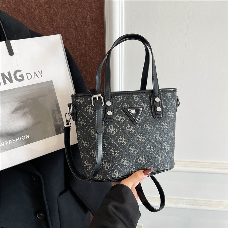 2025 New Bucket Women's Bag Handheld Hot Selling Fashionable Versatile Shoulder Bag Niche Foreign Trade Cross border Crossbody Bag