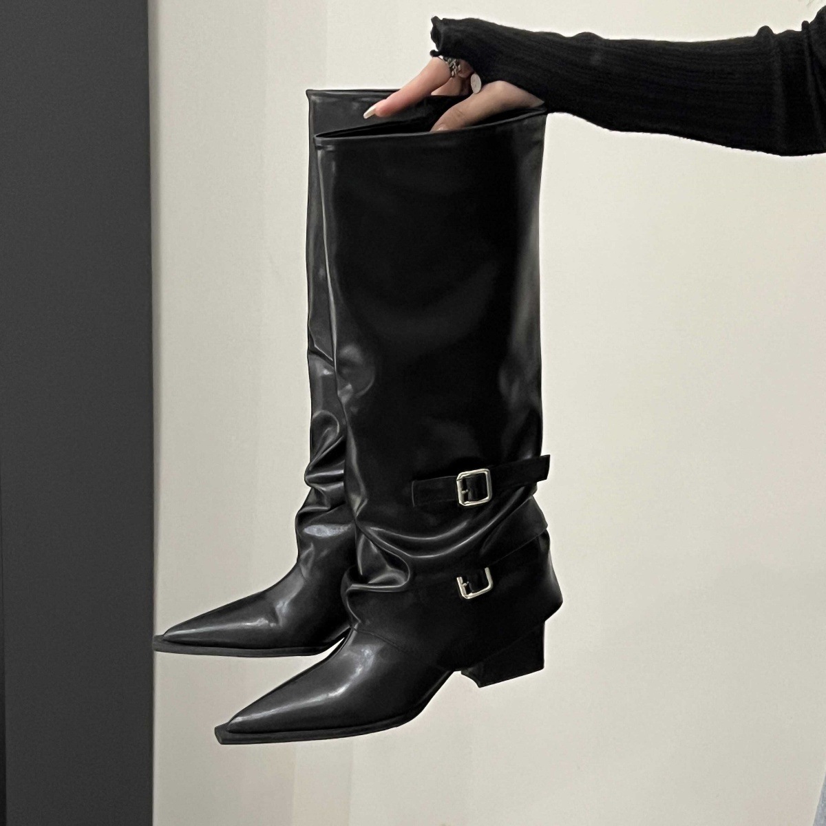 Belt buckle~Thick heeled boots, long boots, women's European and American hot girls, high boots, pointed black pants, boots, explosive street