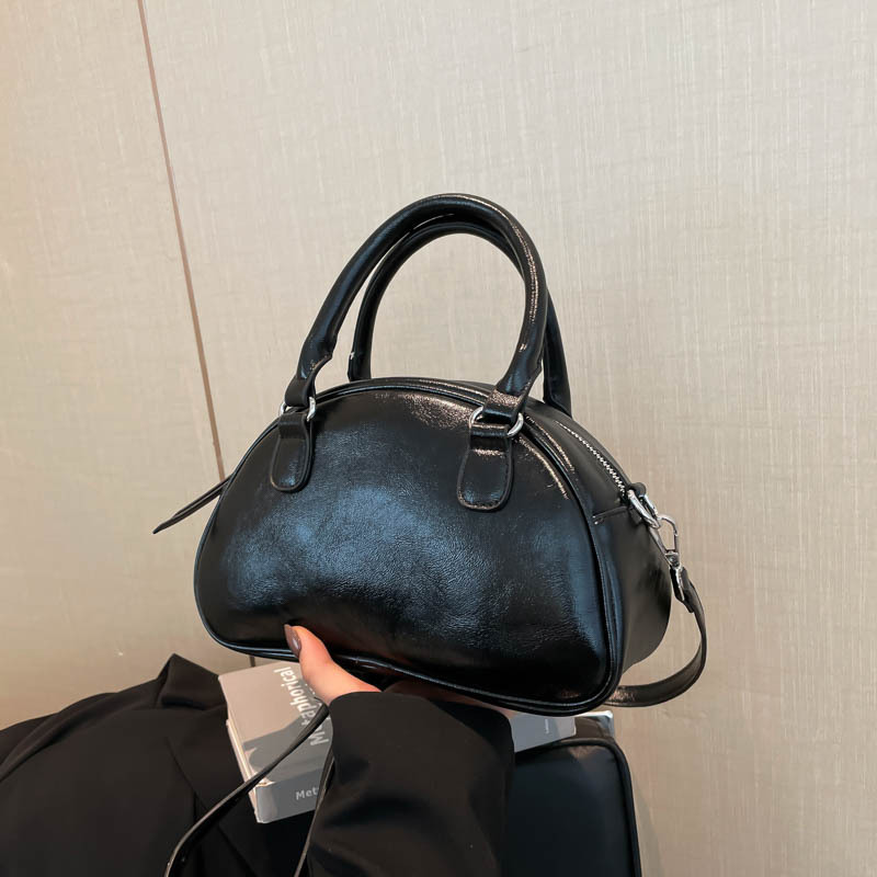 Advanced texture retro bag for women 2025 new versatile crossbody bag, fashionable hand-held bowling bag, cross-border foreign trade