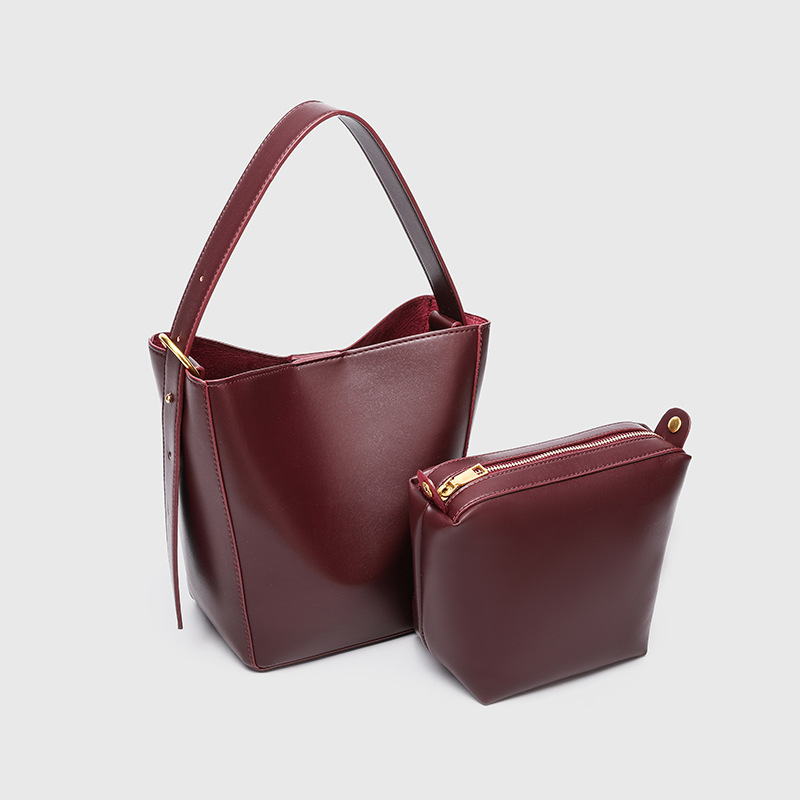 Cross border water bucket mother bag, women's 2025 new bag, large capacity diagonal cross bag, fashionable wine red popular handbag