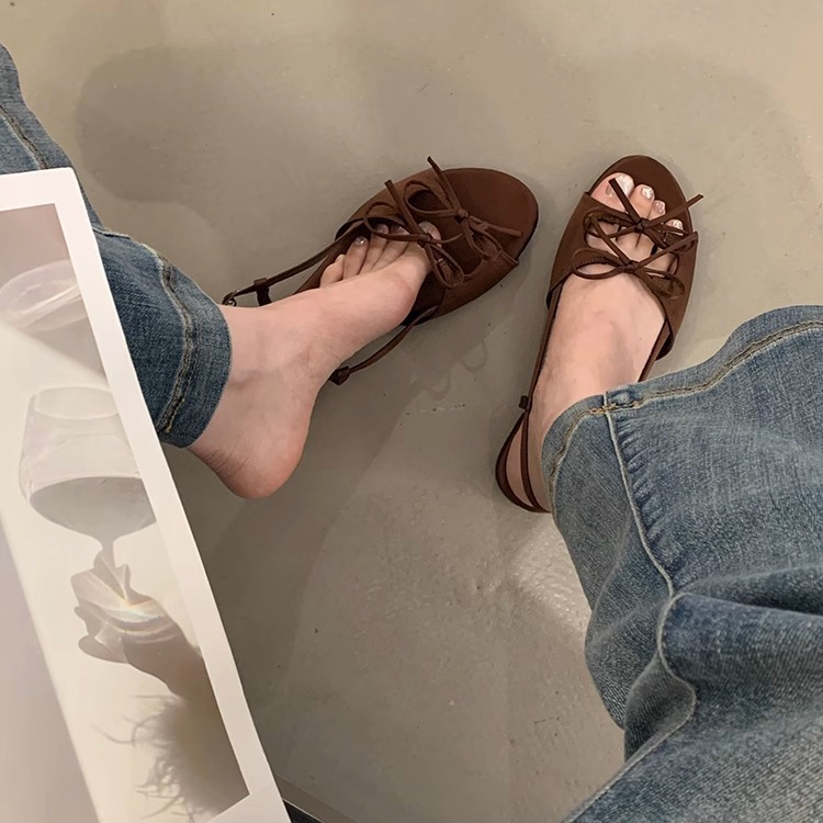 Exquisite flat sandals for women's summer wear, 2025 new fairy bow style, high-end and fashionable Roman women's shoes
