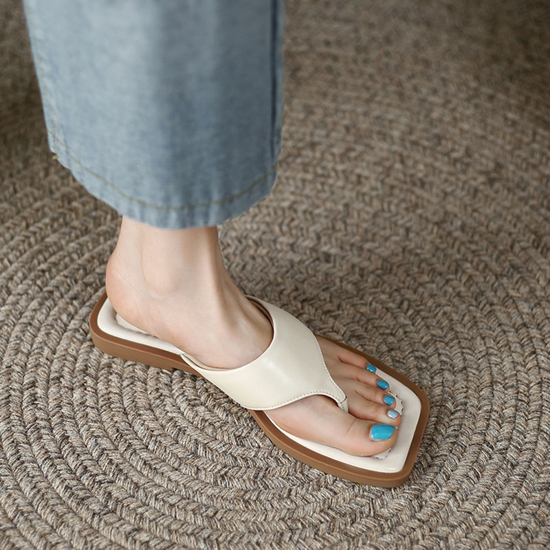 FairyWink is a bit comfortable! French square toe flat slippers for women's summer outdoor wear, beach sandals