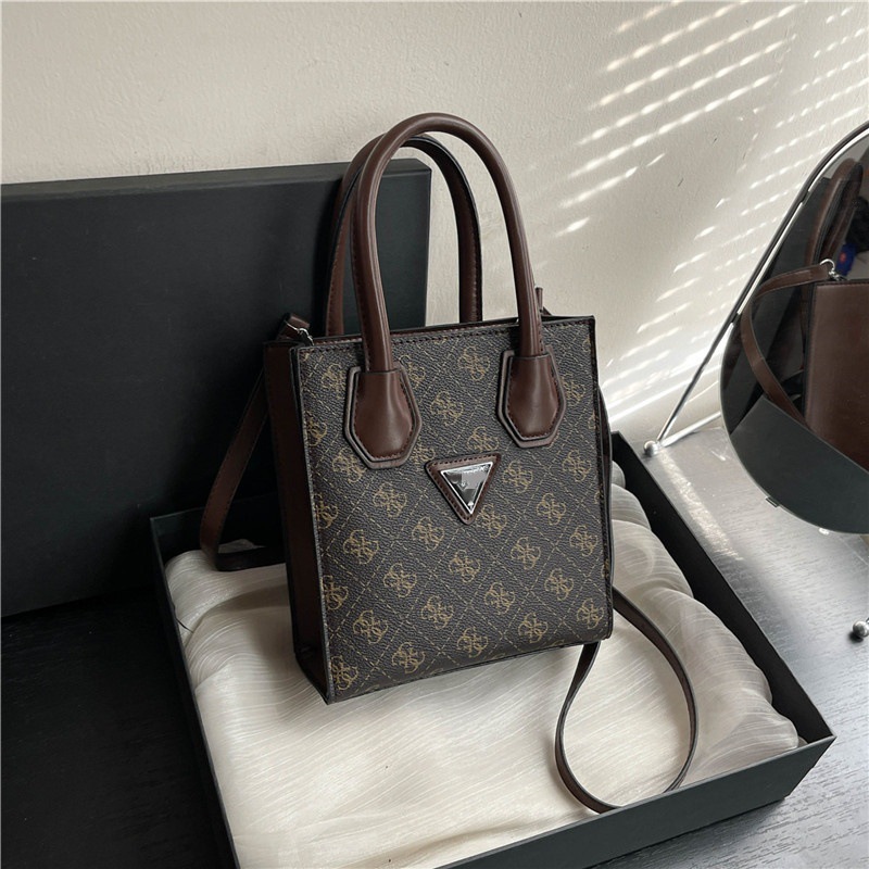 Niche Design 2025 Vertical Handbag Cross border Commuting Bags Single Shoulder Crossbody Large Capacity Women's Bag Foreign Trade