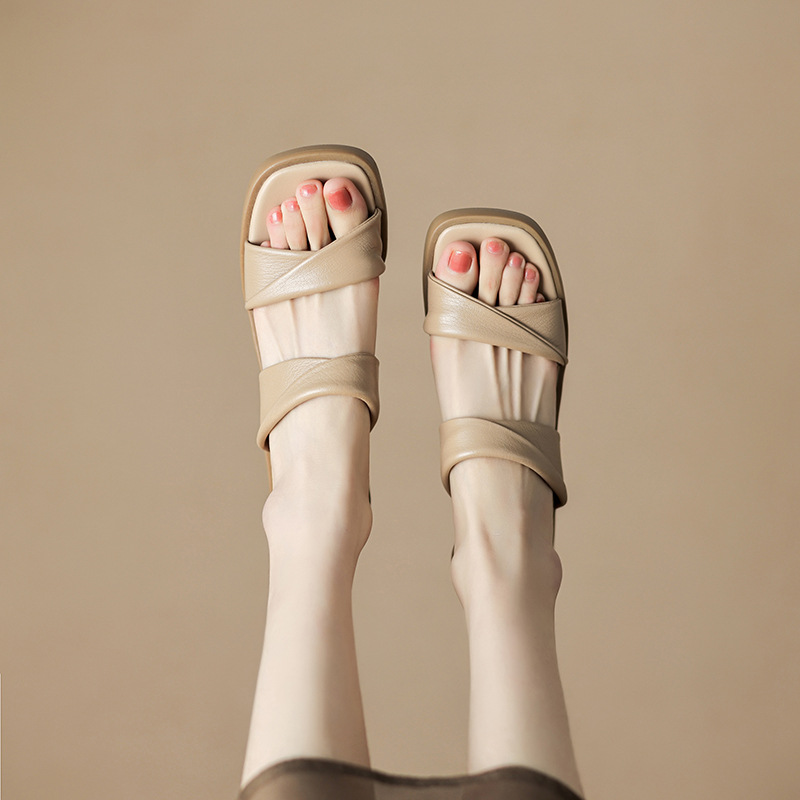 Wearing thick heeled sandals for women in the summer of 2025, new thick soled one-piece high-heeled slippers with fairy style sandals