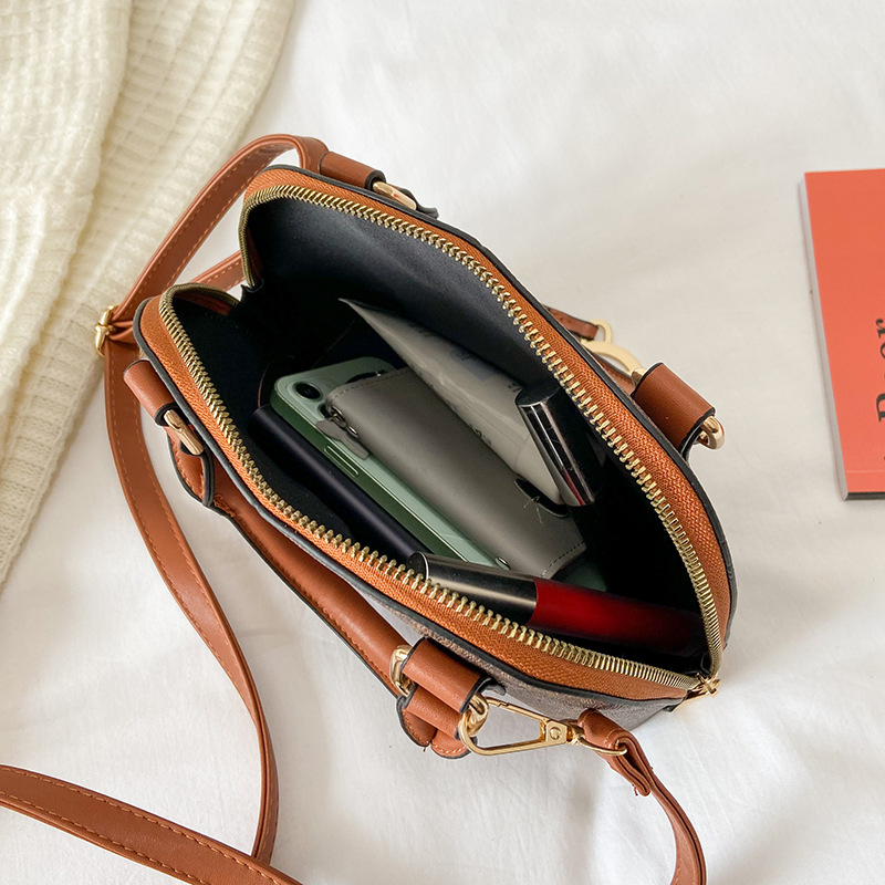 Shell bag large capacity factory goods 2025 new single shoulder crossbody handbag wholesale cross-border fashion contrasting letter trendy women's bag