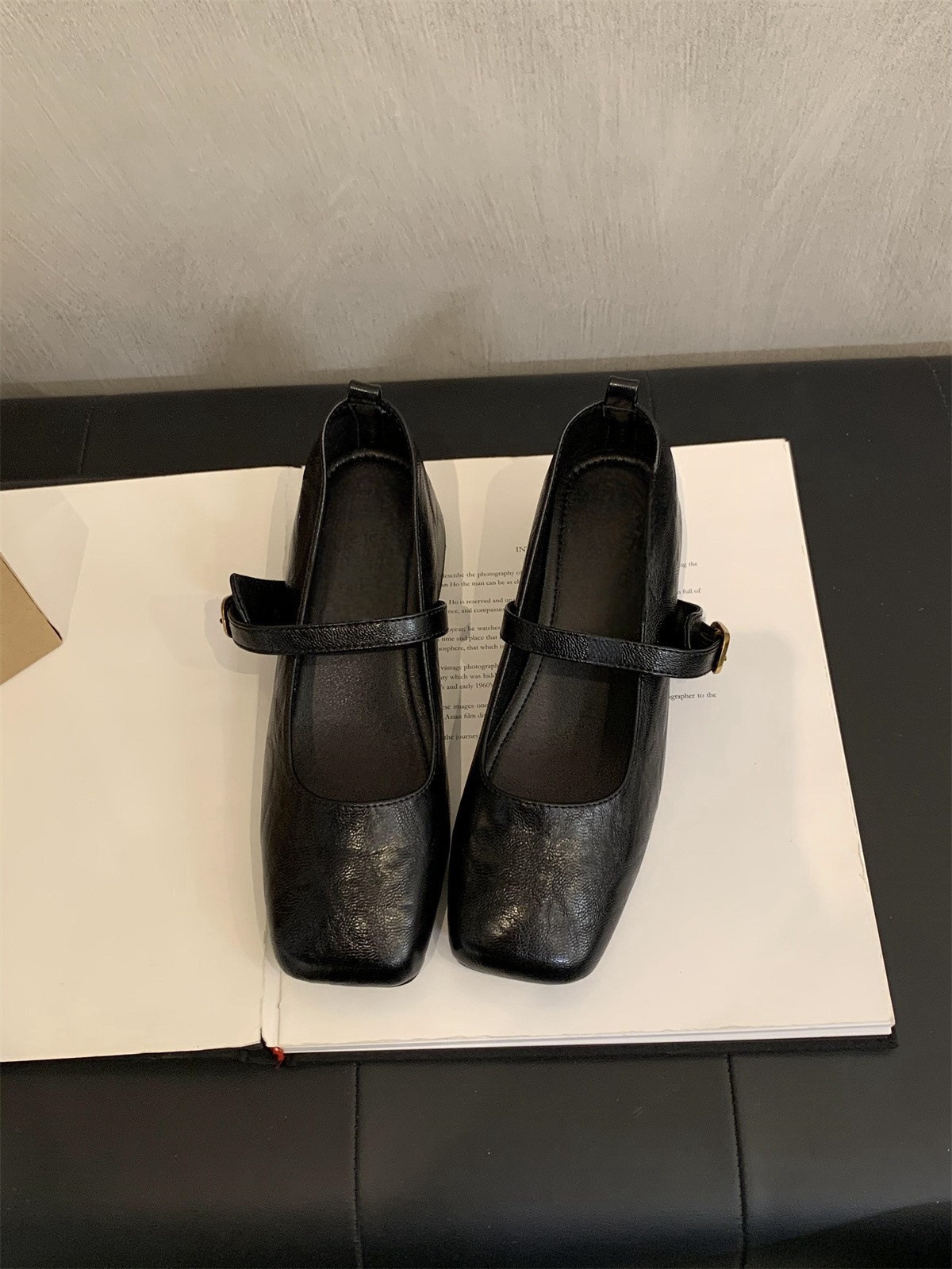 French retro square toe shallow mouth single shoe for women, with spring and autumn style evening style temperament, fairy thick heel, Mary Jane small leather shoes