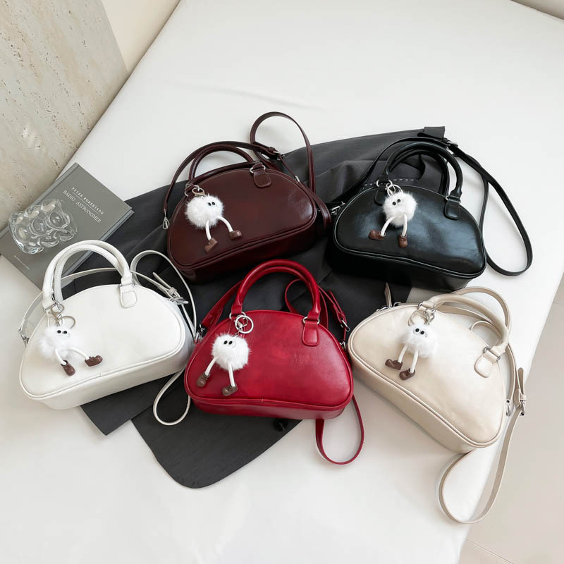 Advanced texture retro bag for women 2025 new versatile crossbody bag, fashionable hand-held bowling bag, cross-border foreign trade