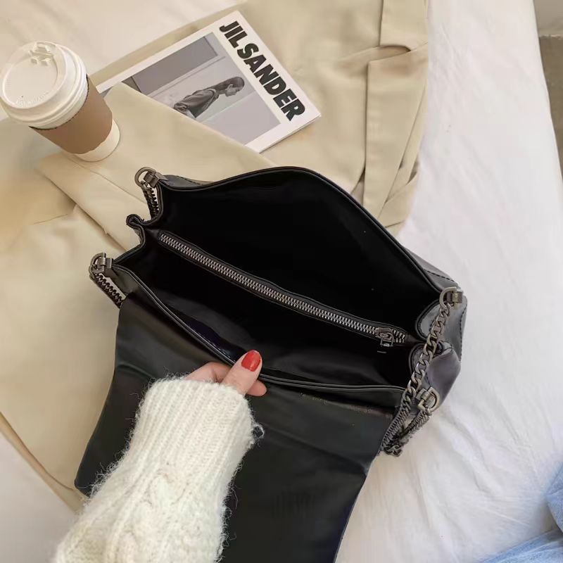 Z Home Women's Bag Fashion Versatile Large Capacity Commuter Chain Bag Stray Black Rock Style Flip Bag Trendy Single Shoulder