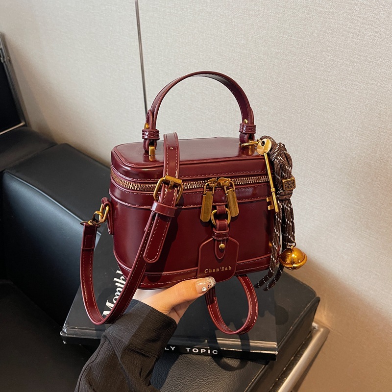 High end fashion texture hand-held small square bag for women 2024 new retro versatile single shoulder crossbody bag box bag